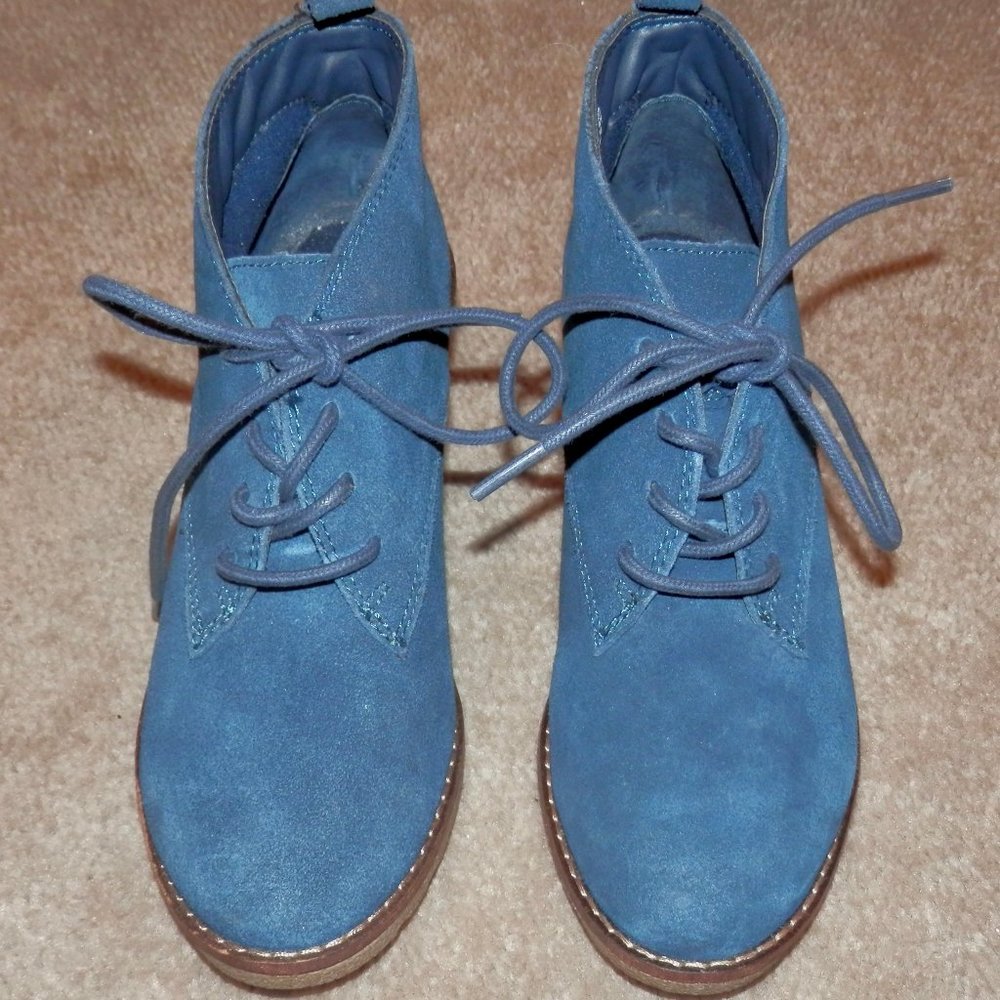 SONOMA BLUE SUEDE BOOTS * 3 IN HEEL * LACE TIE * SIZE 7 M * LEATHER UPPER *